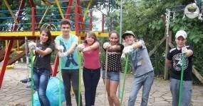 limpeza de pátio escolar