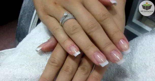 Curso de educação a distância de Unhas de Porcelana