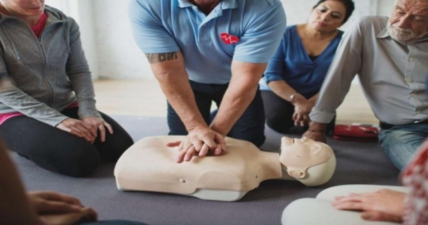 Curso Online Grátis de Noções Básicas em Atendimento Pré-Hospitalar (APH) e Suporte Básico de Vida (SBV) Curso Online Grátis de Noções Básicas em Atendimento Pré-Hospitalar (APH) e Suporte Básico de Vida (SBV)